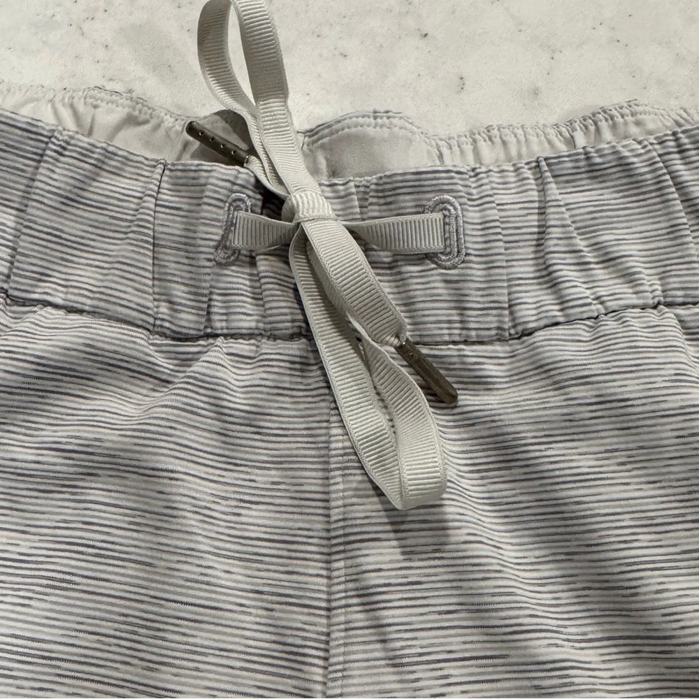 LULULEMON On The Fly Women's Space Dye Gray Shorts Pockets Gym Workout Casual - Picture 6 of 14